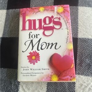 Hugs for mom’s book in excellent like new condition